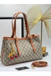 GUCCI GG EMBLEM ORTA BOY TOTE ÇANTA - TABA